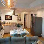 L'atmosphere - Centre-ville - Parking - Netflix - 4 Ch - 2 Sde Apartment Troyes