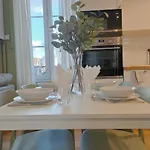 Apartment L'atmosphere - Centre-ville - Parking - Netflix - 4 Ch - 2 Sde *